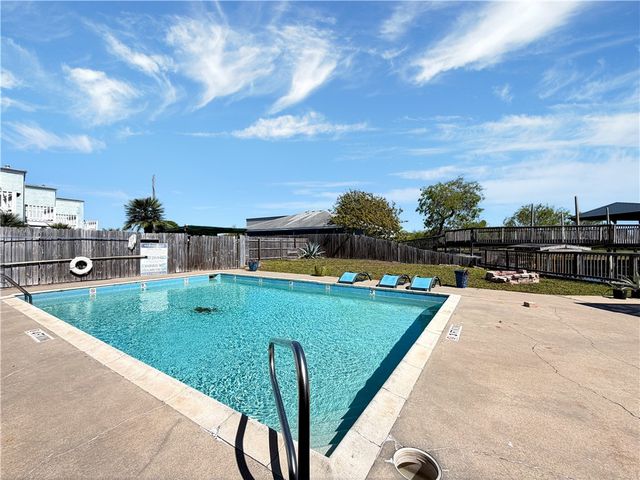4141 Whiteley Dr 204, Corpus Christi, TX 78418
