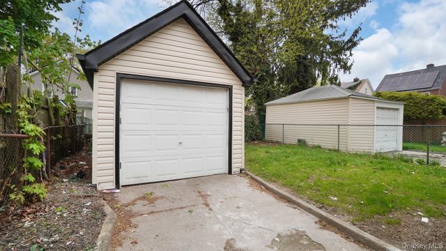 11516 199th Street, Saint Albans, NY 11412