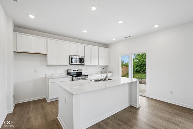 6681 W Sailboat Drive, Greenfield, IN 46140
