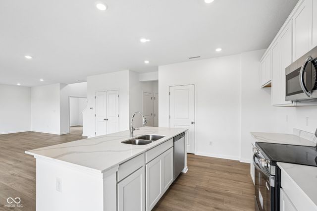 6681 W Sailboat Drive, Greenfield, IN 46140
