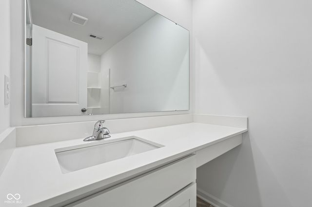 6681 W Sailboat Drive, Greenfield, IN 46140