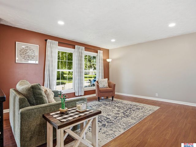 14191 Pine Street, Omaha, NE 68144