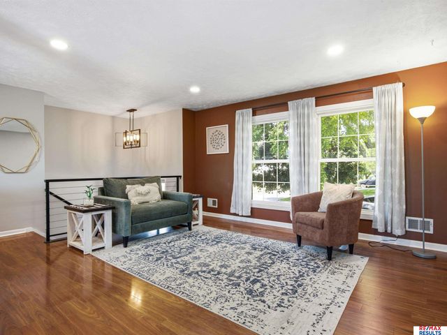 14191 Pine Street, Omaha, NE 68144