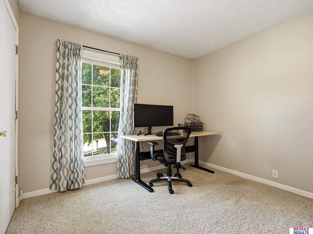 14191 Pine Street, Omaha, NE 68144