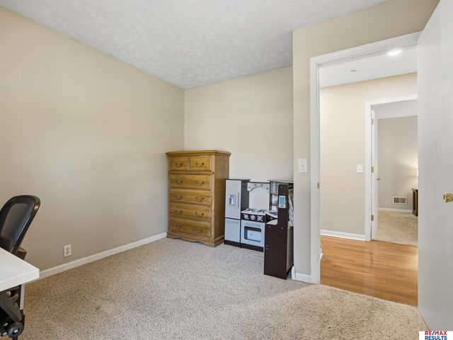 14191 Pine Street, Omaha, NE 68144