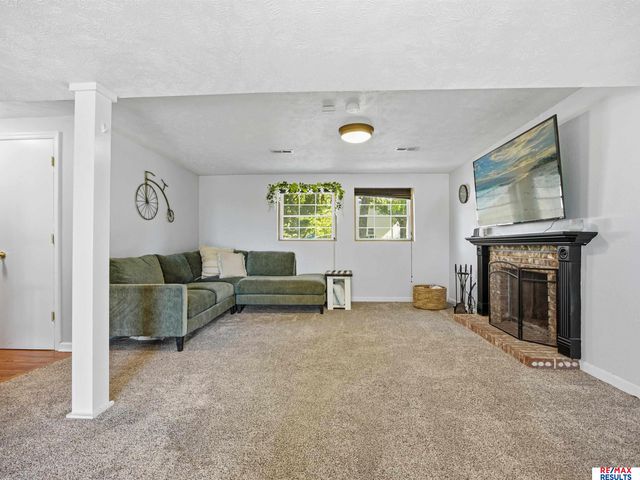 14191 Pine Street, Omaha, NE 68144
