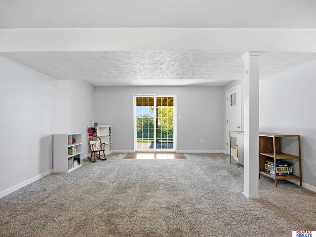 14191 Pine Street, Omaha, NE 68144