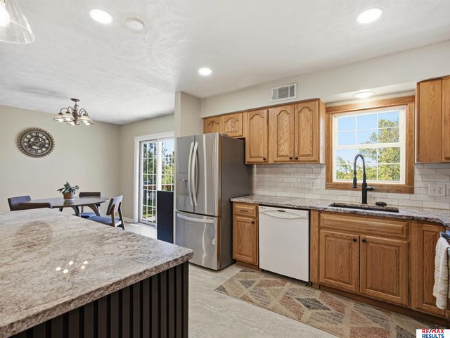 14191 Pine Street, Omaha, NE 68144