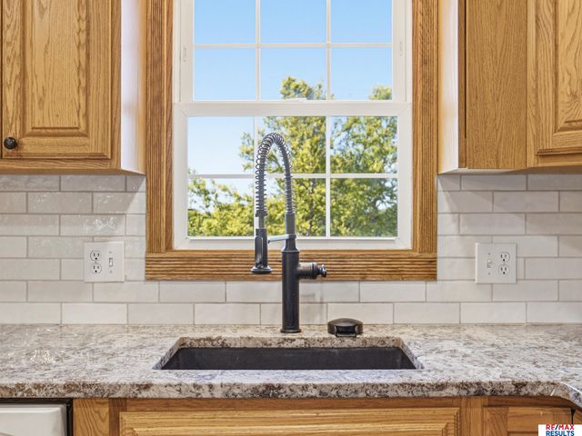 14191 Pine Street, Omaha, NE 68144