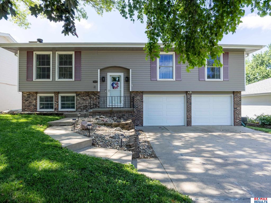 14191 Pine Street, Omaha, NE 68144