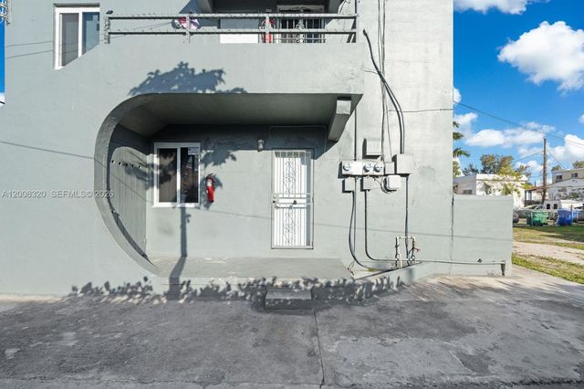 842 SW 3rd St, Miami, FL 33130