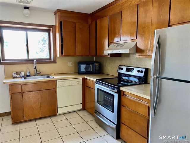 104 Summer Hill Drive 104, South Windsor, CT 06074
