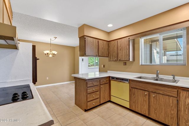 10413 W ROUNDELAY Circle, Sun City, AZ 85351