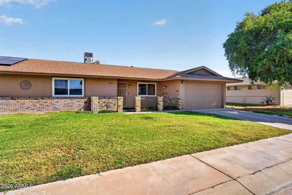 10413 W ROUNDELAY Circle, Sun City, AZ 85351 — photo 2