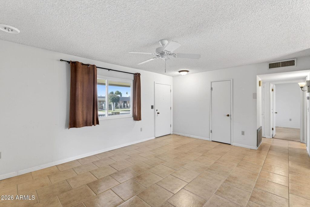 10413 W ROUNDELAY Circle, Sun City, AZ 85351 — photo 5