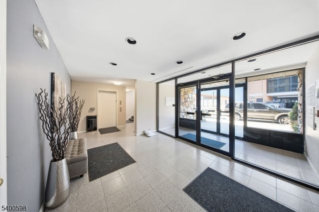 314 Palisade Ave, Cliffside Park Boro, NJ 07010