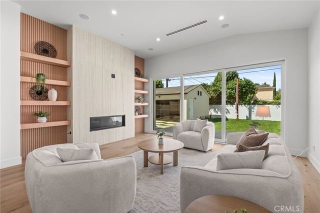 825 N Naomi, Burbank, CA 91505