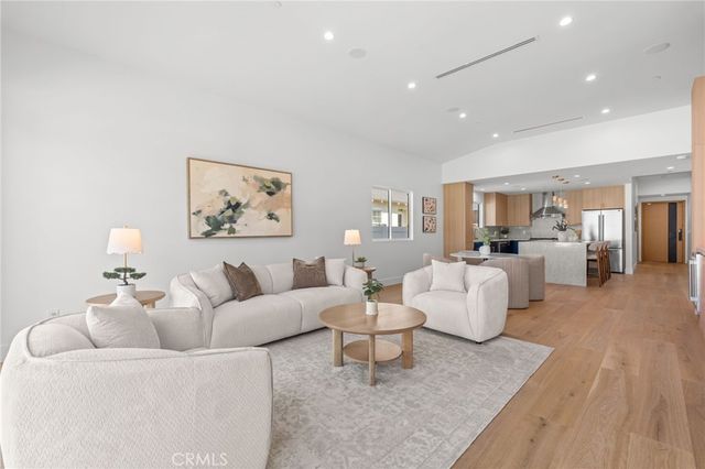 825 N Naomi, Burbank, CA 91505