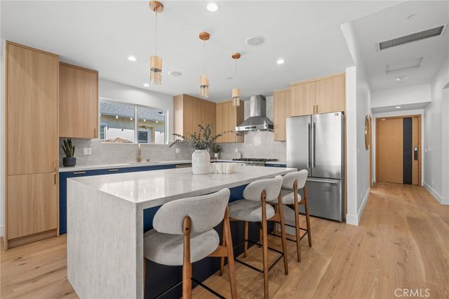 825 N Naomi, Burbank, CA 91505