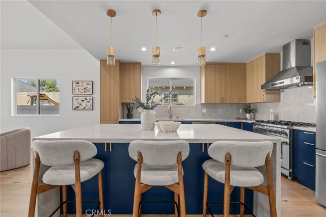 825 N Naomi, Burbank, CA 91505