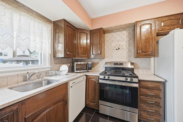 136 POPLAR ST, Jc, Heights, NJ 07307