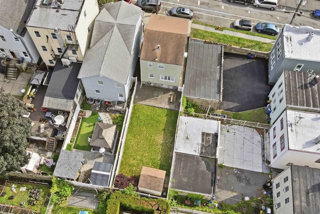 136 POPLAR ST, Jc, Heights, NJ 07307