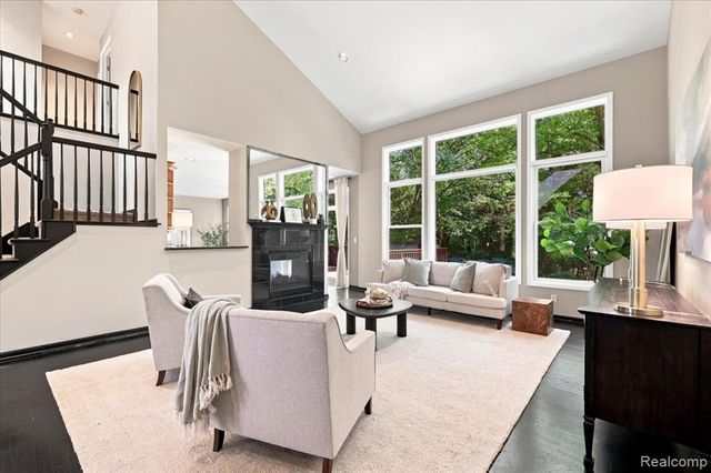 9688 Kingston Pointe Drive, Clarkston, MI 48348