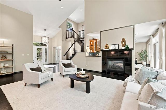 9688 Kingston Pointe Drive, Clarkston, MI 48348