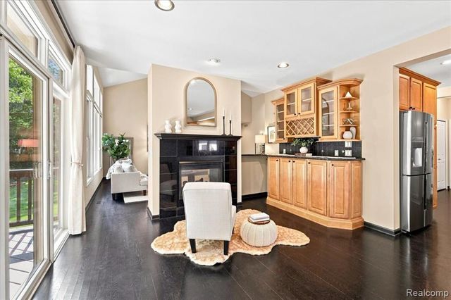 9688 Kingston Pointe Drive, Clarkston, MI 48348