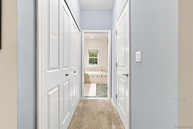 9688 Kingston Pointe Drive, Clarkston, MI 48348