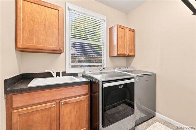 9688 Kingston Pointe Drive, Clarkston, MI 48348