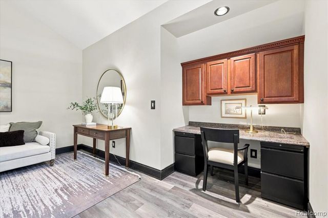 9688 Kingston Pointe Drive, Clarkston, MI 48348