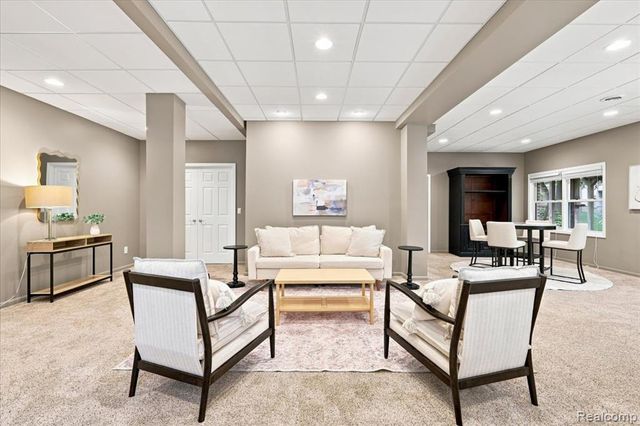 9688 Kingston Pointe Drive, Clarkston, MI 48348
