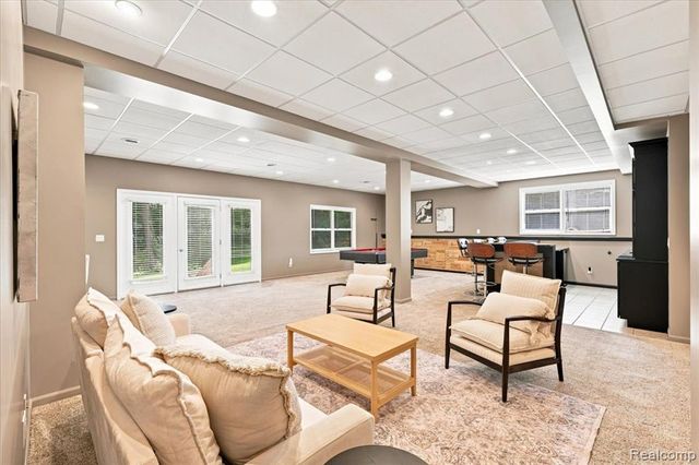 9688 Kingston Pointe Drive, Clarkston, MI 48348