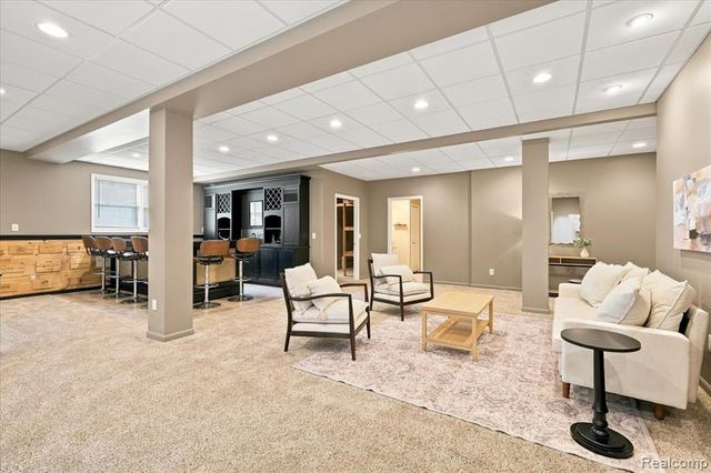 9688 Kingston Pointe Drive, Clarkston, MI 48348