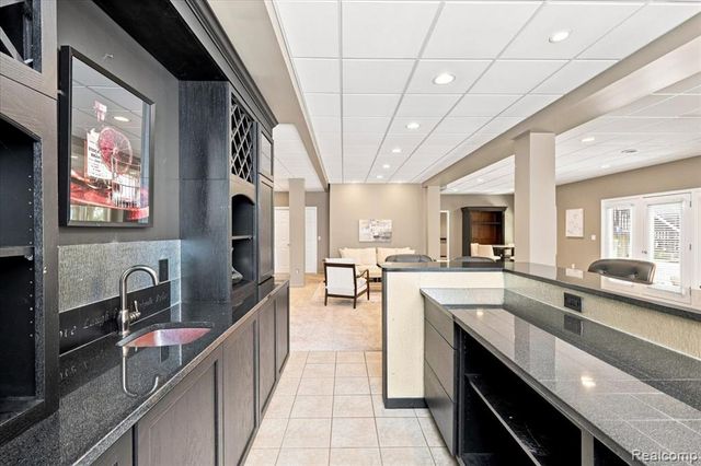 9688 Kingston Pointe Drive, Clarkston, MI 48348