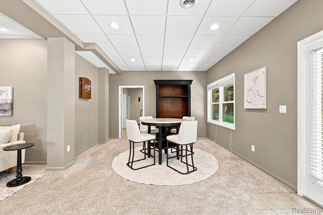 9688 Kingston Pointe Drive, Clarkston, MI 48348