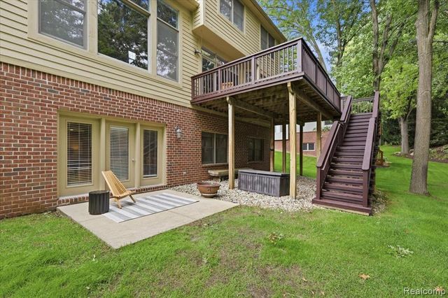 9688 Kingston Pointe Drive, Clarkston, MI 48348