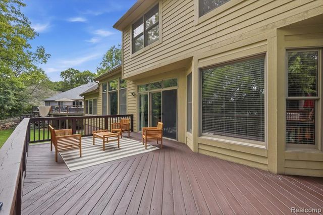 9688 Kingston Pointe Drive, Clarkston, MI 48348