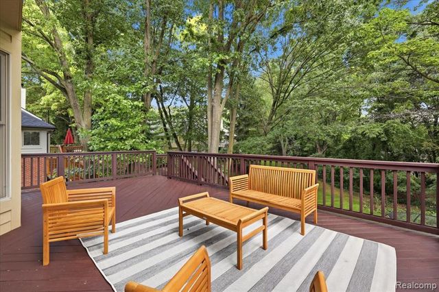 9688 Kingston Pointe Drive, Clarkston, MI 48348