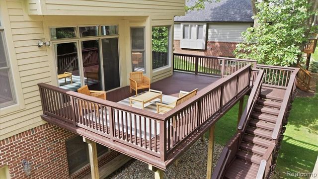 9688 Kingston Pointe Drive, Clarkston, MI 48348