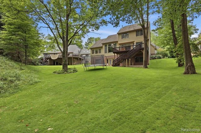 9688 Kingston Pointe Drive, Clarkston, MI 48348