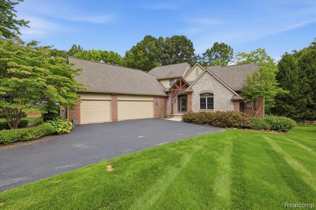 9688 Kingston Pointe Drive, Clarkston, MI 48348
