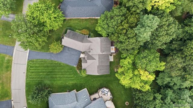 9688 Kingston Pointe Drive, Clarkston, MI 48348