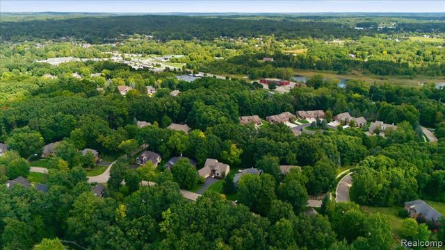 9688 Kingston Pointe Drive, Clarkston, MI 48348