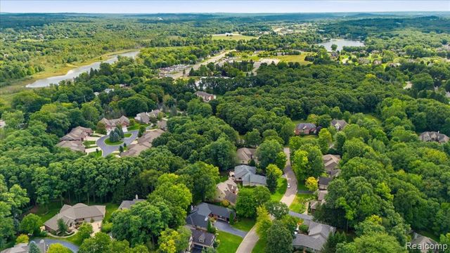 9688 Kingston Pointe Drive, Clarkston, MI 48348