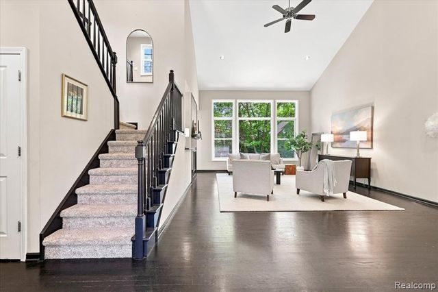 9688 Kingston Pointe Drive, Clarkston, MI 48348