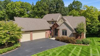 9688 Kingston Pointe Drive, Clarkston, MI 48348