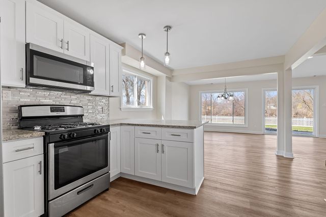 2600 W 59th Place, Merrillville, IN 46410