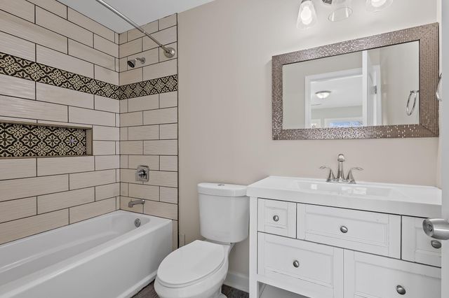 2600 W 59th Place, Merrillville, IN 46410